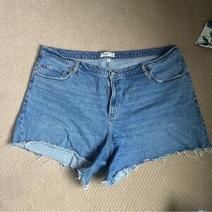 Abercrombie & Fitch Curve Love High Rise Dad Shorts